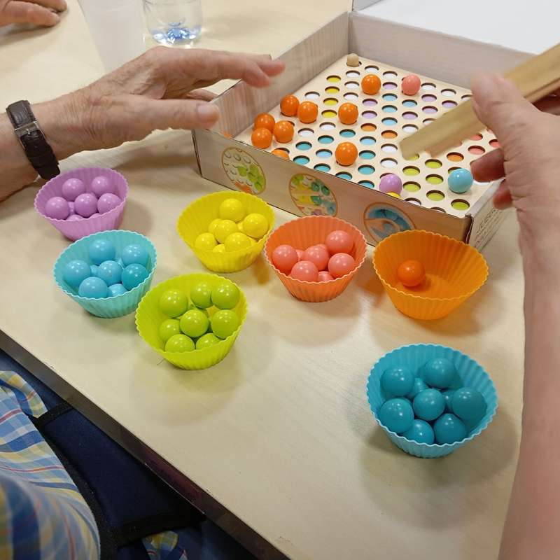 Fichas con ejercicios de estimulaci�n cognitiva sobre gnosias y praxias para personas con Alzheimer - AFA Fuenteblanca, Asoc. familiares afectados por Alzh�imer, Consuegra (Toledo)